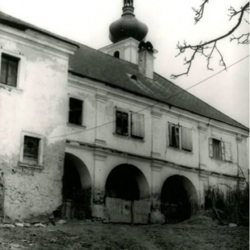 Východná časť južného krídla pred obnovou v roku 1951