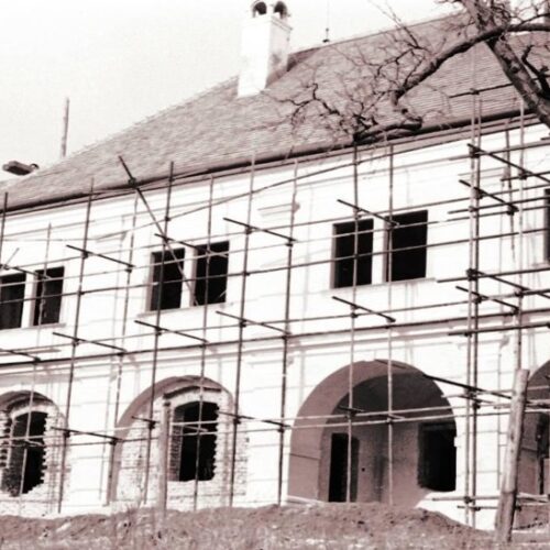 Západná časť južného krídla pravdepodobne v roku 1958, obnova fasády